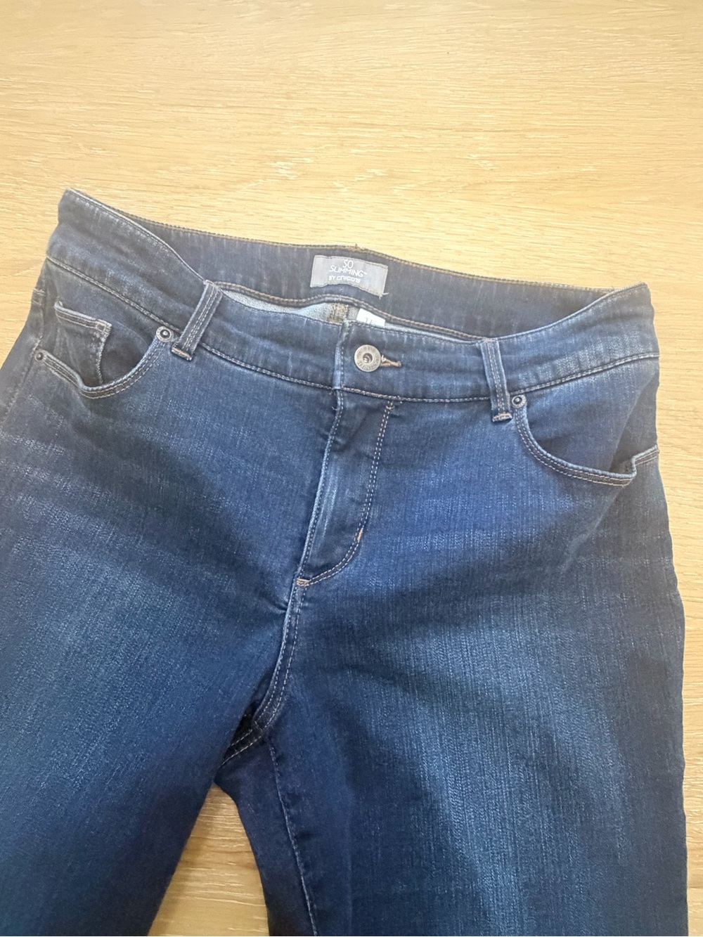 Chico’s So Slimming Size 1.5 Dark Wash Stretch Straight Leg Jeans 10/12 - Picture 3 of 6